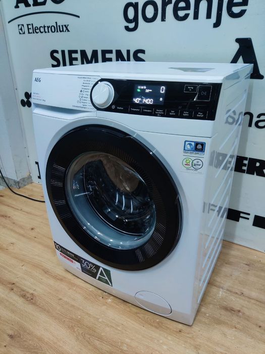 Пральна машина AEG™ EXCLUSIVE 9000 Series з парою. Made in Italy.