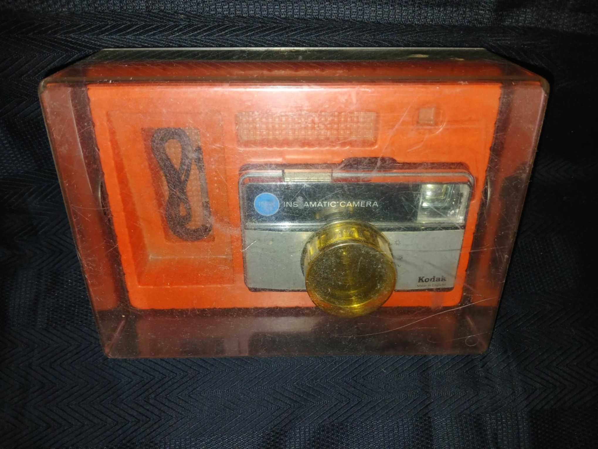 Máquina fotográfica nova ainda com caixa.Instamatic Camera 155x