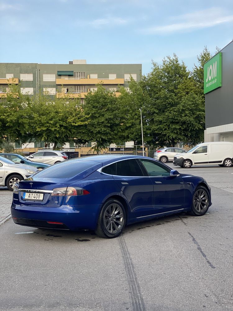 Tesla Model S 75