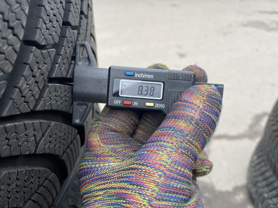 Майже нові зимові шини Sempeeit 225/50 R18