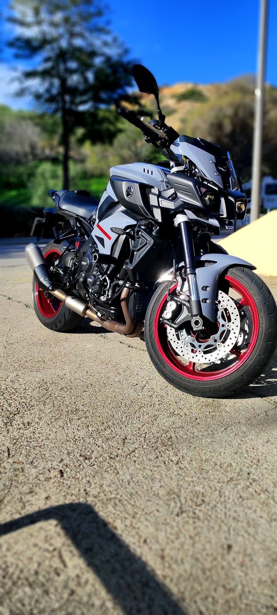 Yamaha MT-10   *