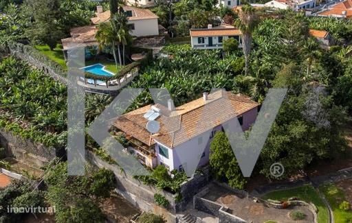 Moradia estilo quinta madeirense na Fé-Barreiros inserida em 1080m2