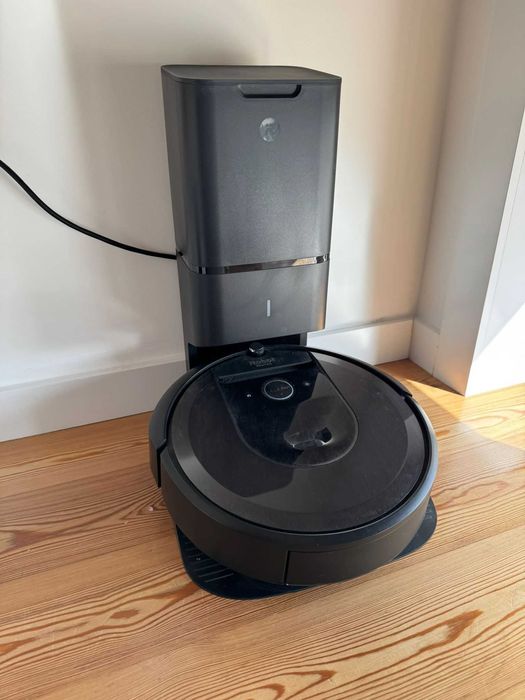 Aspirador iRobot Roomba i7+ (com Base de Descarga Automática)