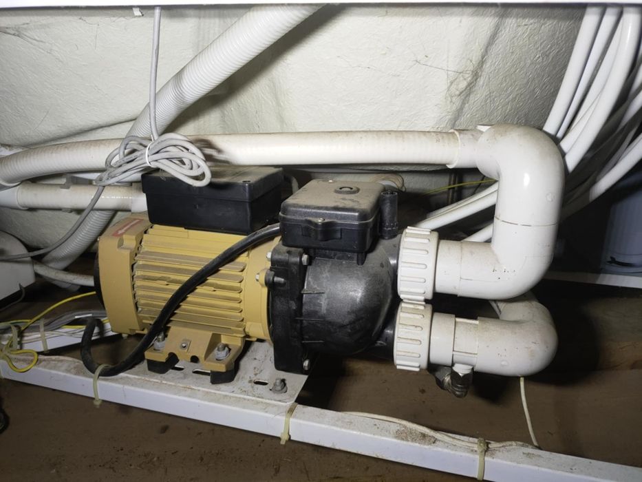 Wanna narożna z hydromasażem