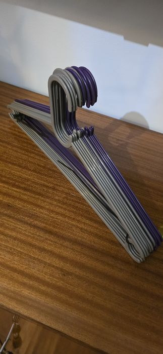 Zestaw 13 wieszaków