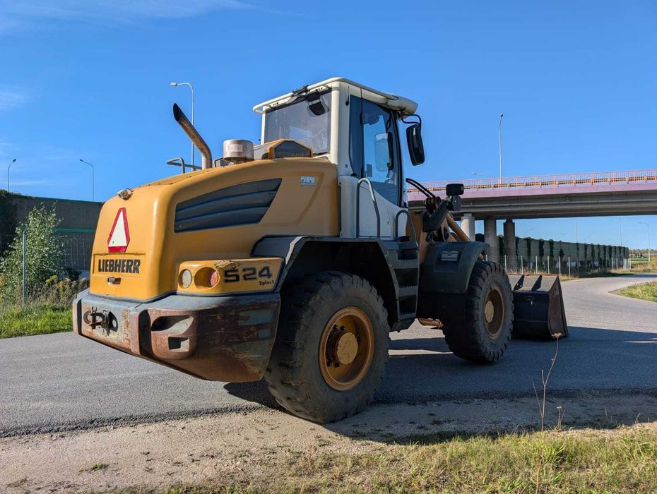 LIEBHERR L524 SPRAWNA ŁADOWARKA KOŁOWA 2010 mało pracowała dobre opony