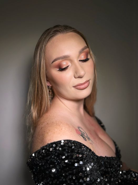 Makijaż oraz stylizacja włosów, lekcja makijażu