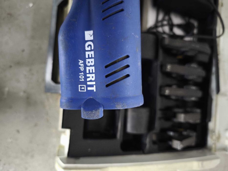 Zaciskarka Geberit AFP101