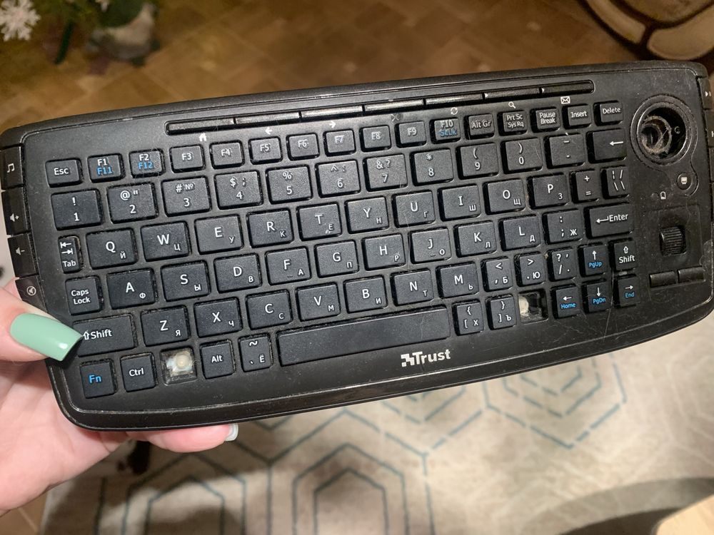 Беспроводная клавиатура Trust Compact Wireless Entertainment Keyboard