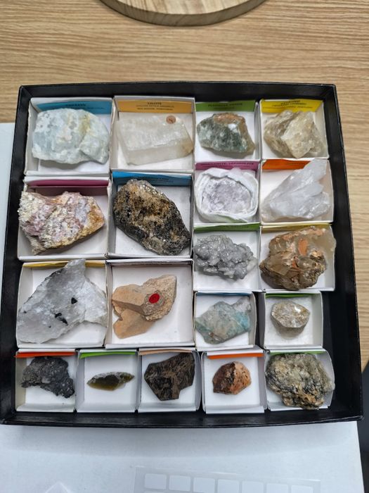 Conjunto de 19 minerais
