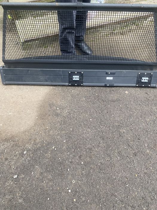 Шторка багажника мерседес 210 у доброму стані