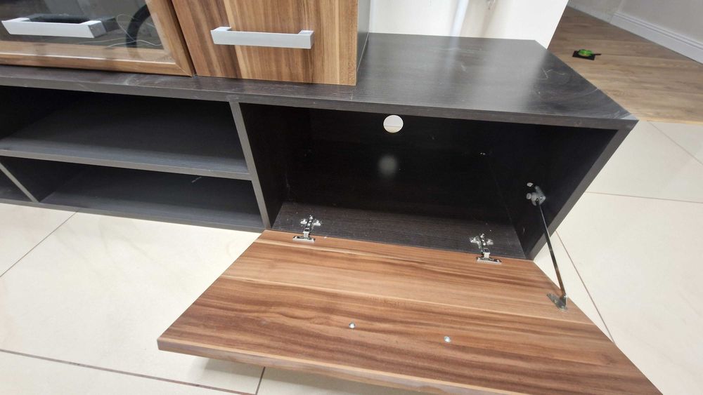 szafka RTV Blac Red White, cieply jasny brąz drewna