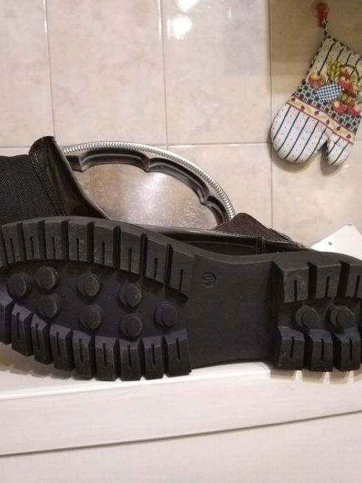 Ботинки женские лакированные.