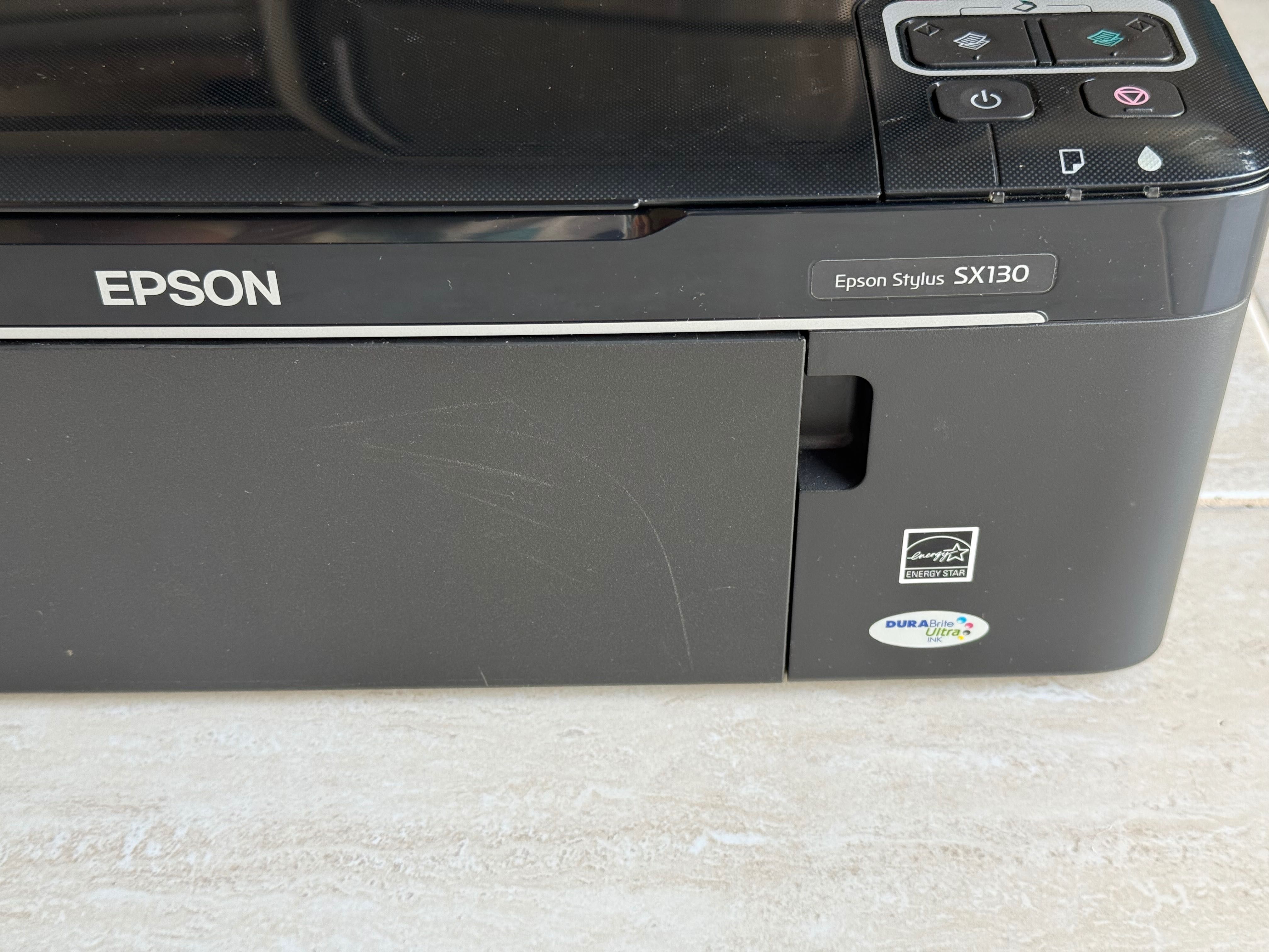 Impressora multifunções da marca Epson