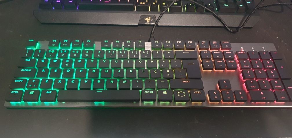 Teclado Mecânico Coolermaster sk650 RGB