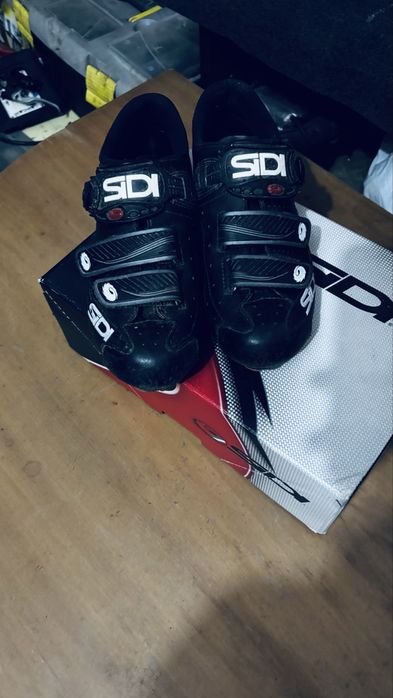 Sapatos SIDI como novos