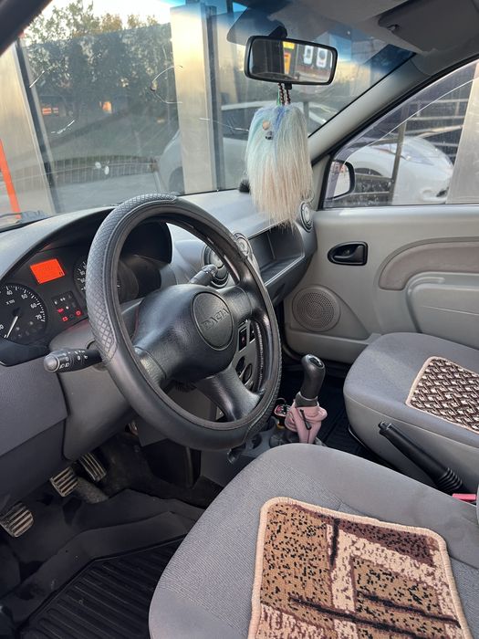 Продам машину Dacia Logan