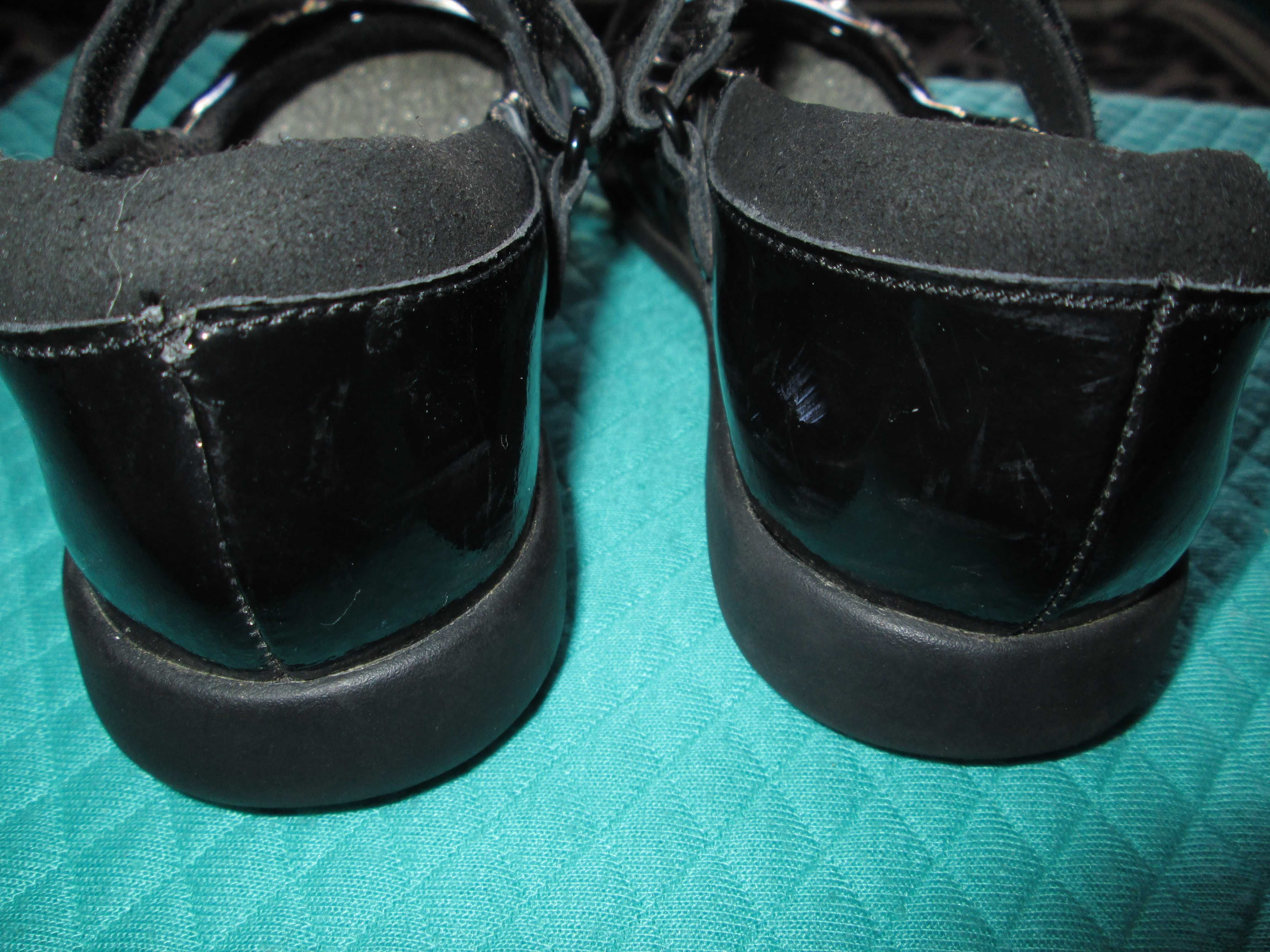 Лакированные  туфельки на девочку Clarks (Англия), р.31, 7-8 лет