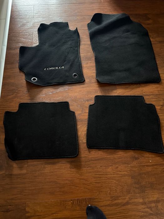 Nowe oryginalne dywaniki do Toyota Corolla