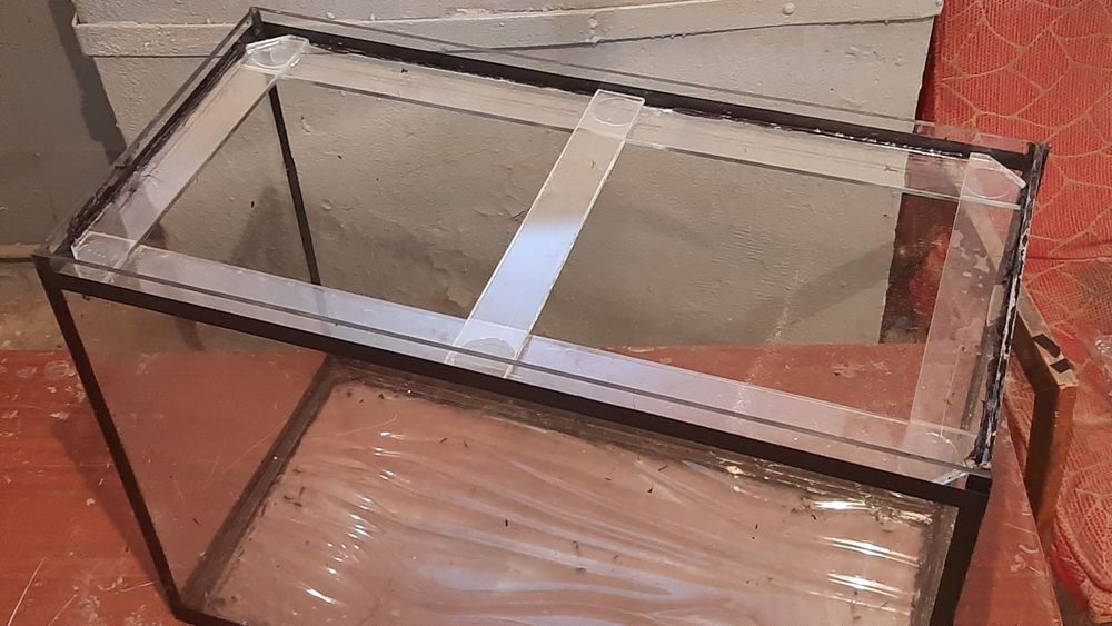 Аквариум большого размера. Принадлежности.