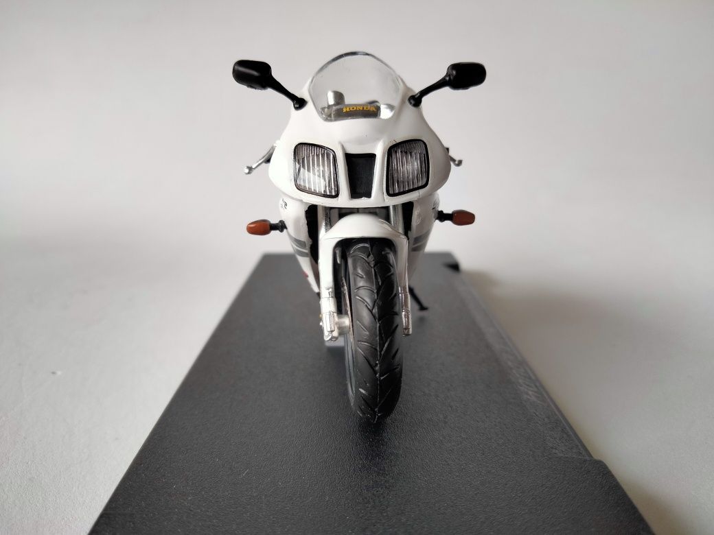 1:24 Honda VTR 1000 SP-2 (2001)
