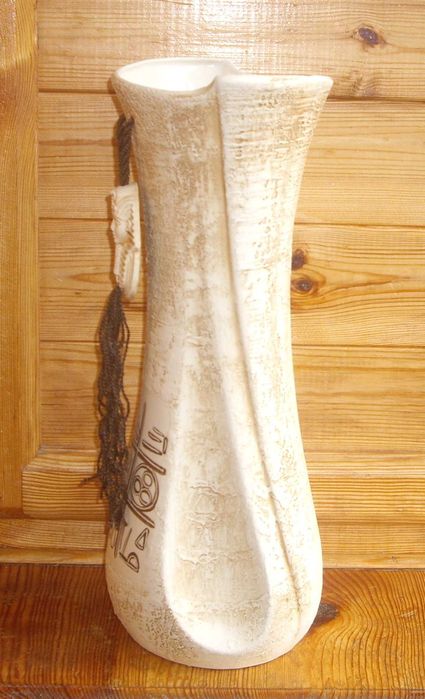 Ваза в єгипетському стилі