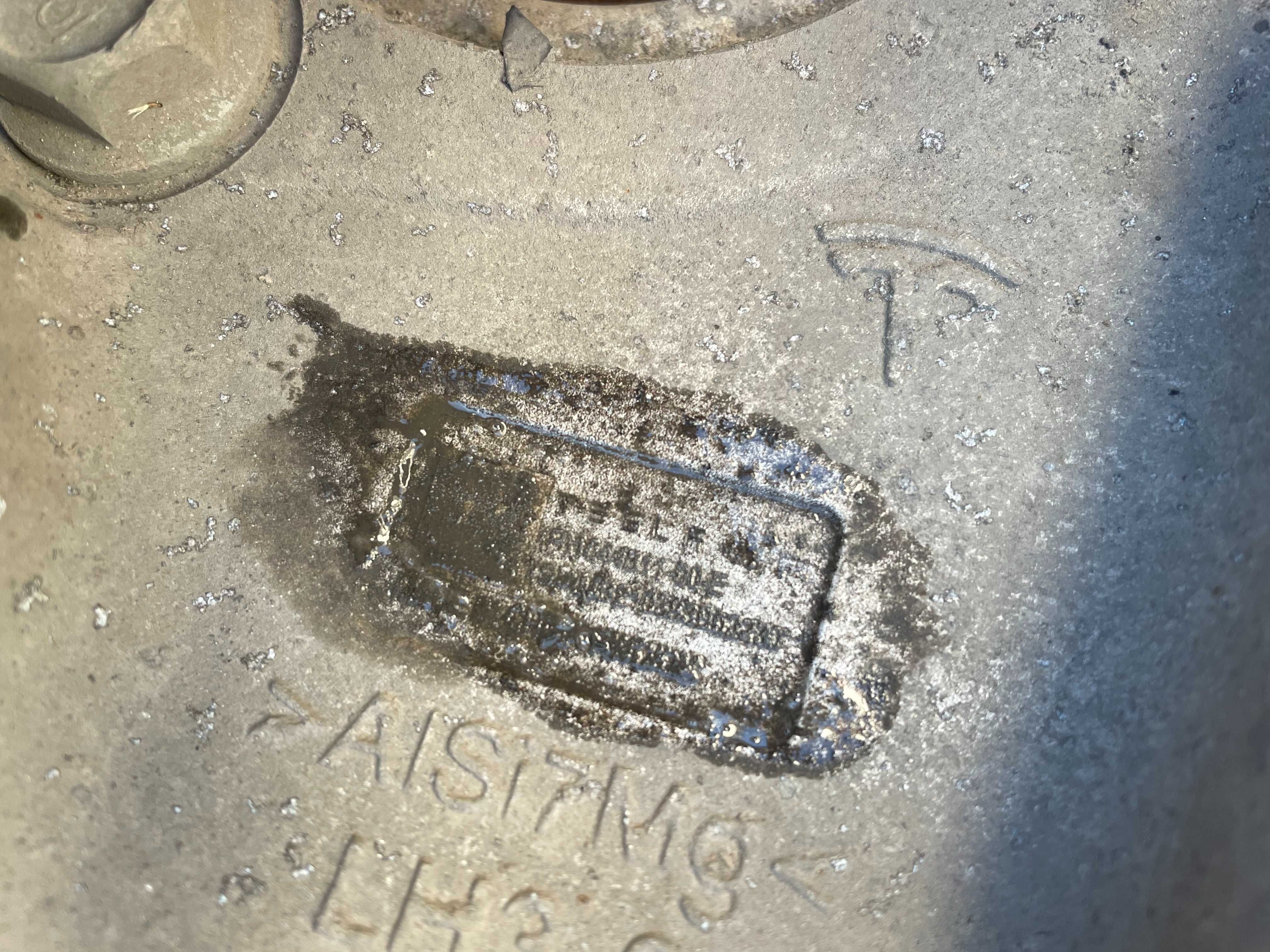 Цапфа ліва Tesla 3 1044311-00-E з ступицею в наявності Tesla model 3