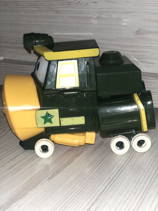 Робот трансформер . С мультика Робо потяги