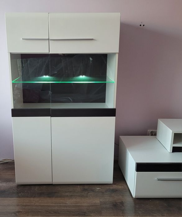 Zestaw mebli, szafka RTV, podswietlanae witrynki