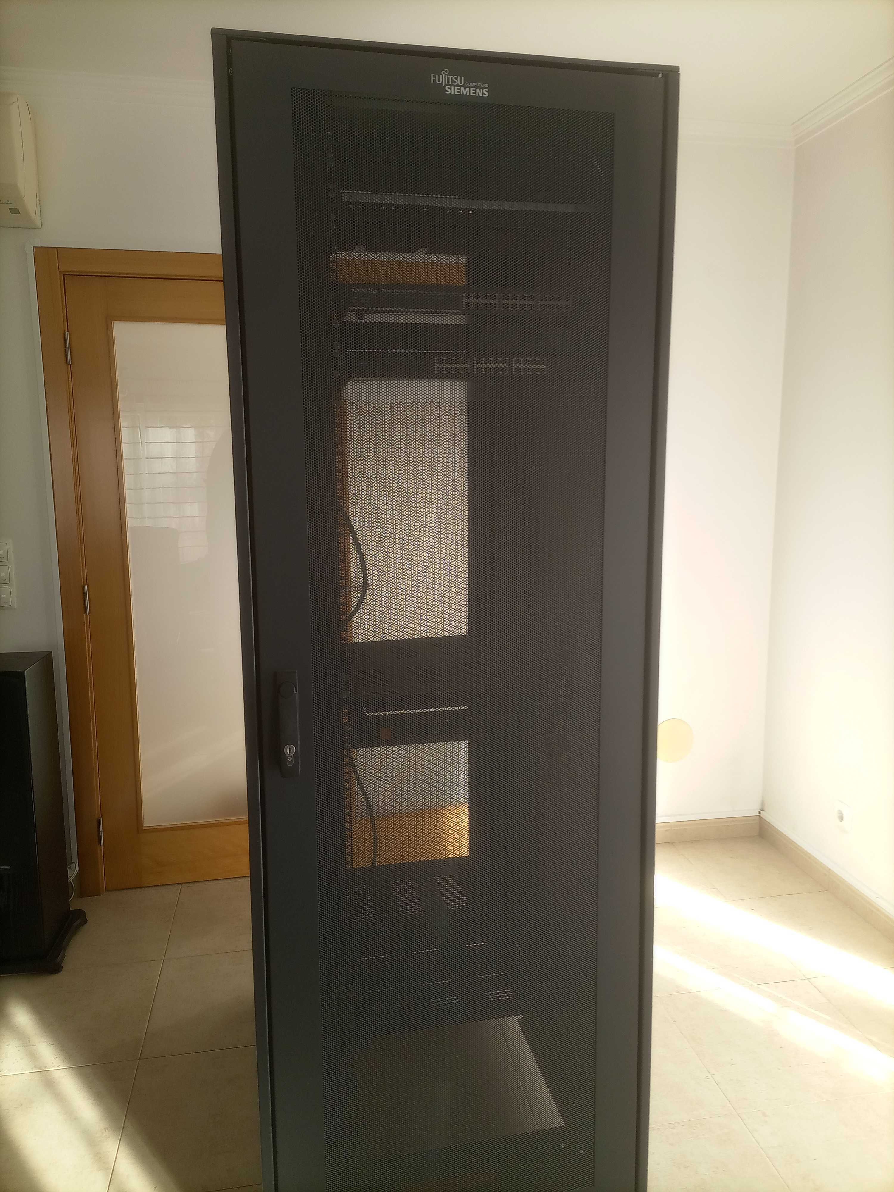 Armário Rack/bastidor "Fujitsu Siemens", muito bom estado