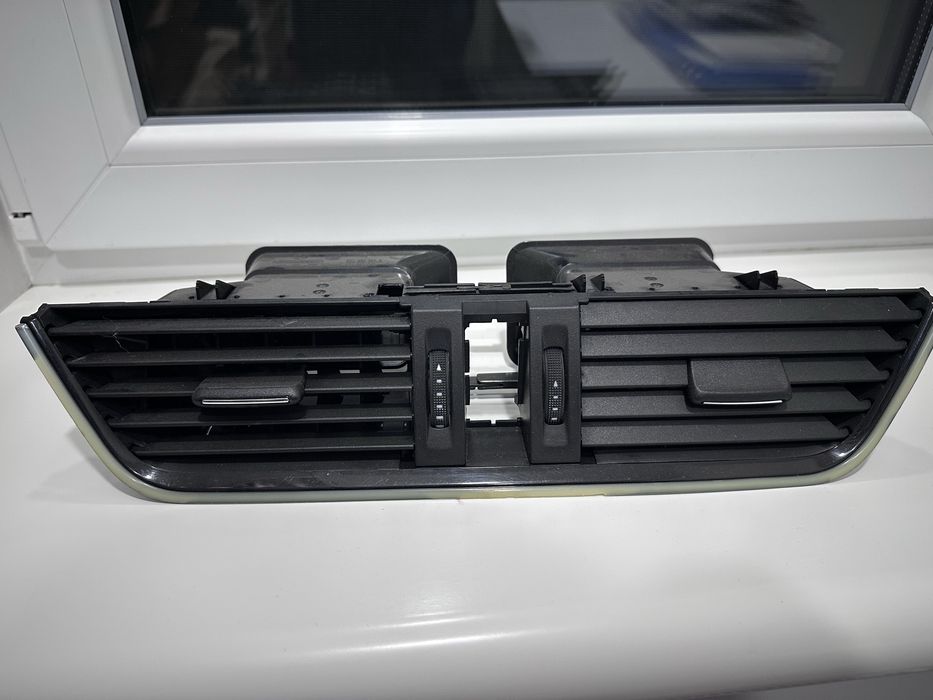 Шкода а7 дефлектор воздуховода центральний