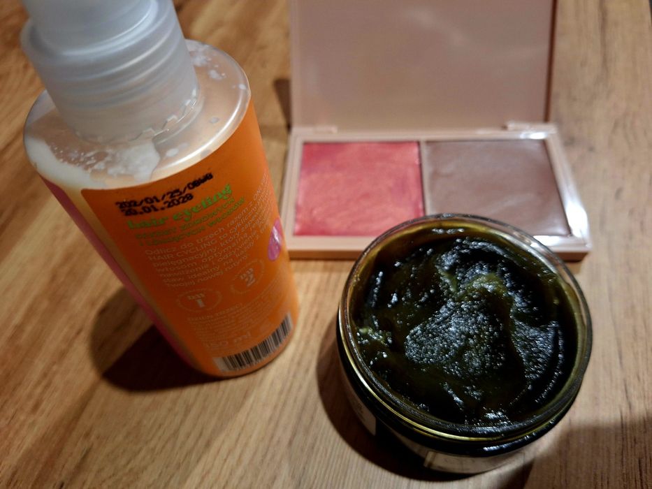 Róż bronzer paese, mydło nacomi, odżywka do włosów