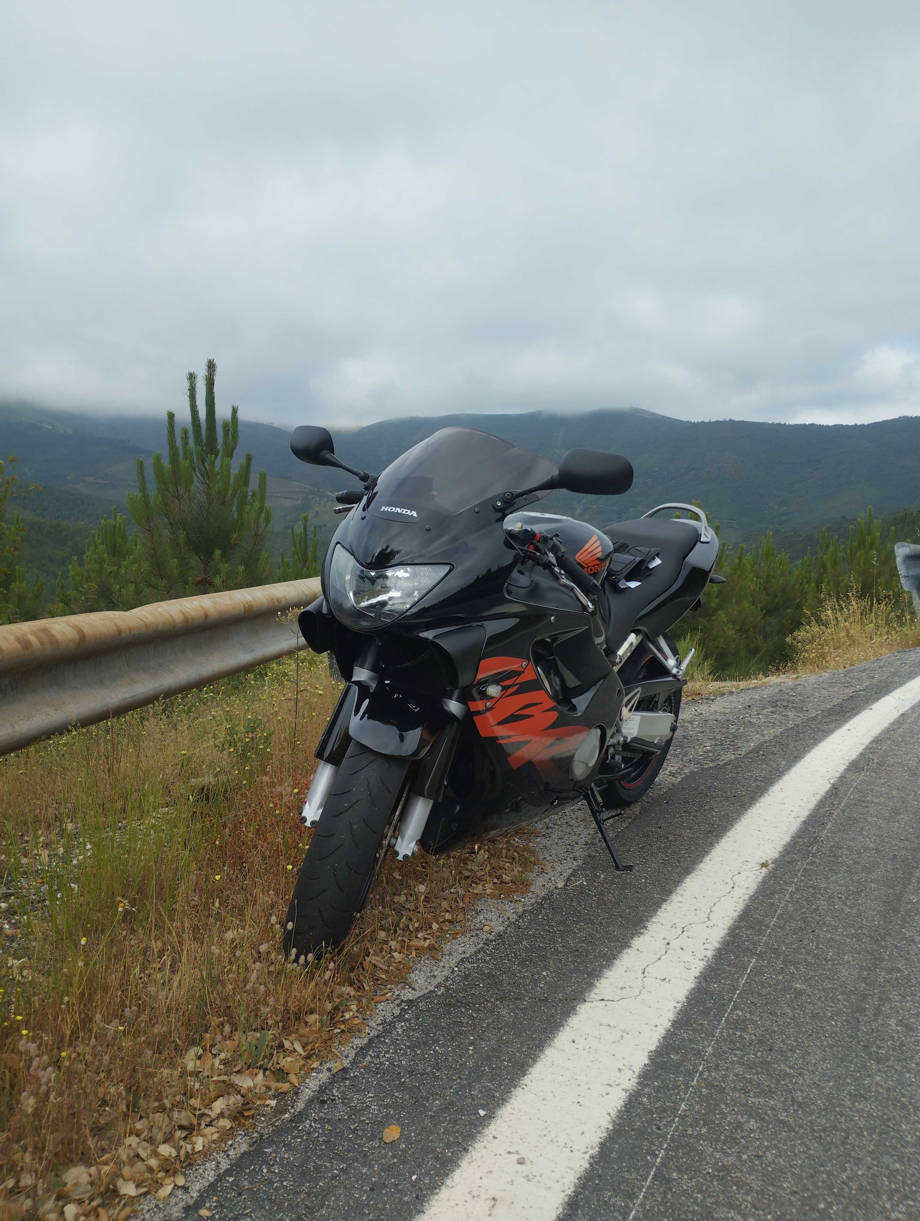 Honda CBR 600f como nova