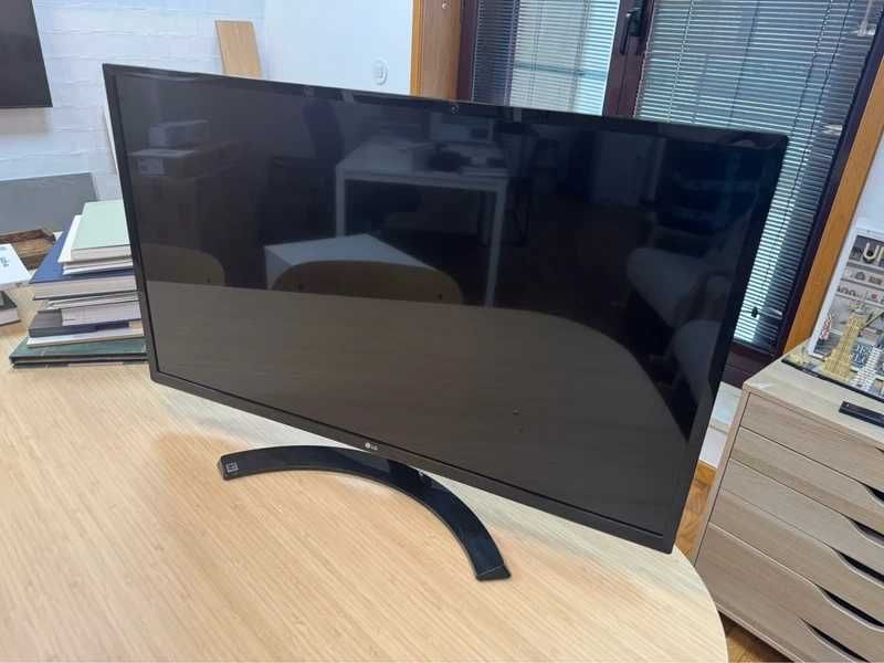 Monitor de computador LG 32”