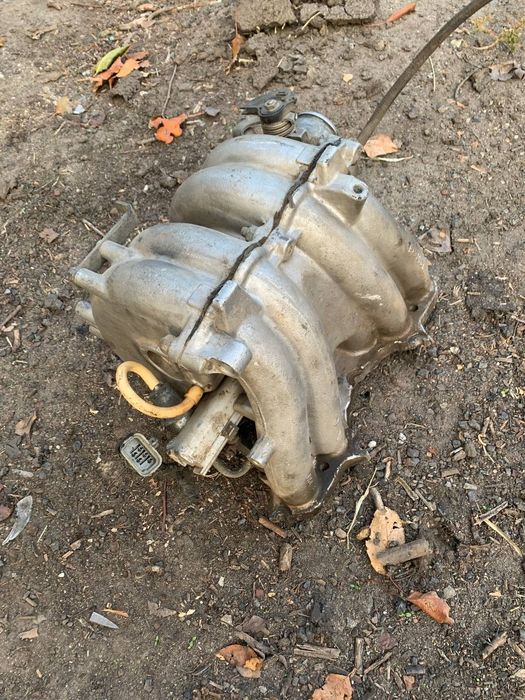 продам инжекторный впускной коллектор