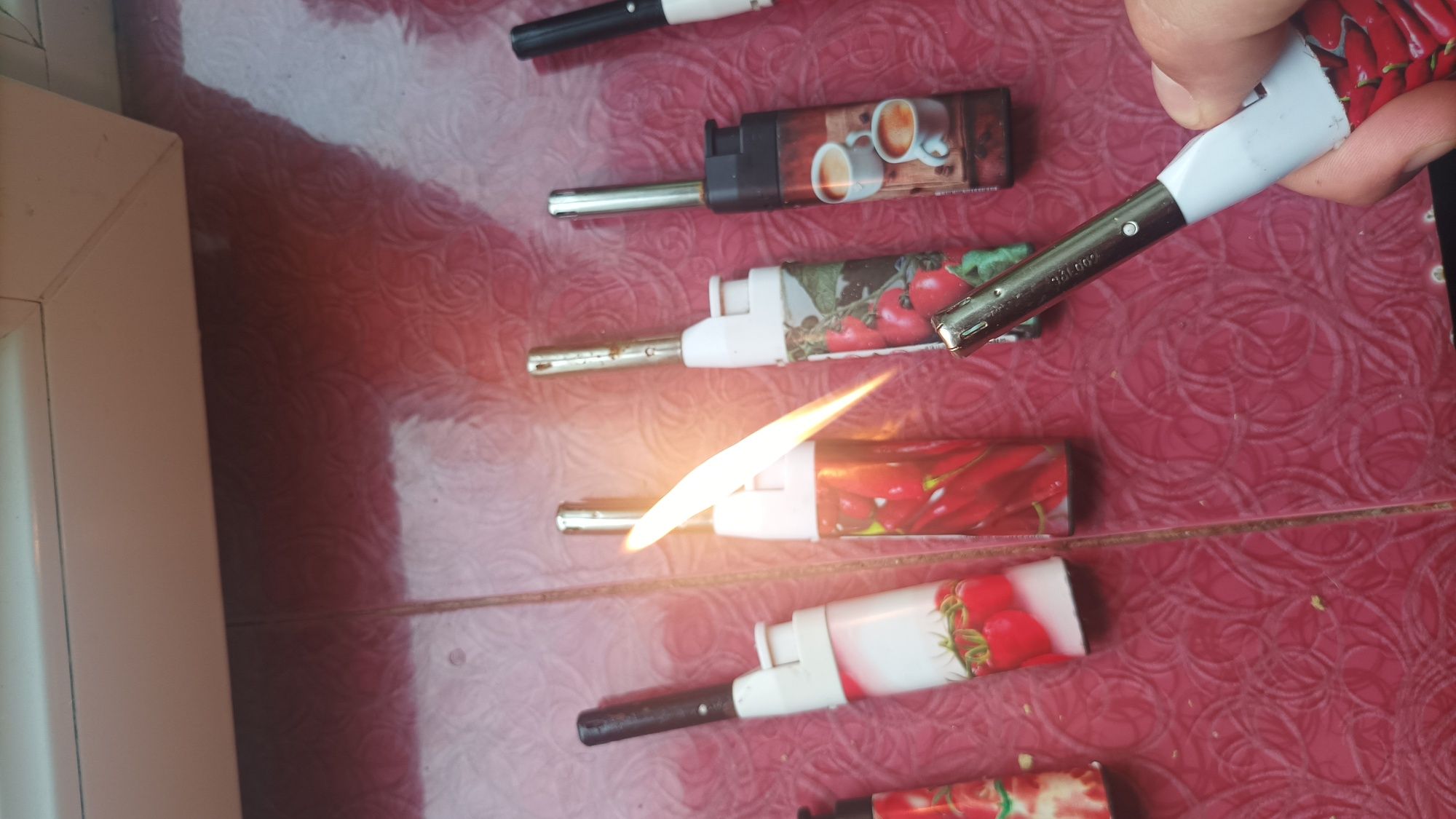 Продам газові запальнички/зажигалка/зажигалкі/