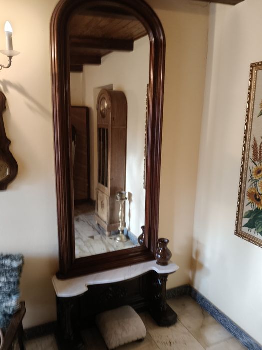 Duże klasyczne lustro wolnostojące