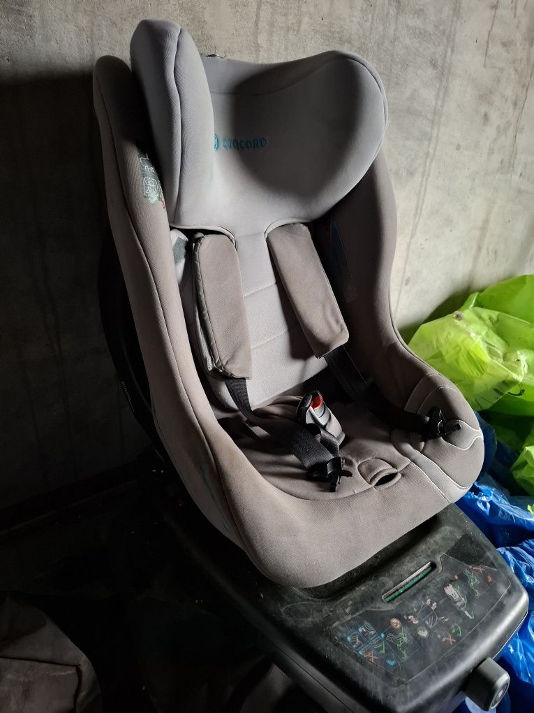 Дитяче крісло CONCORD в авто