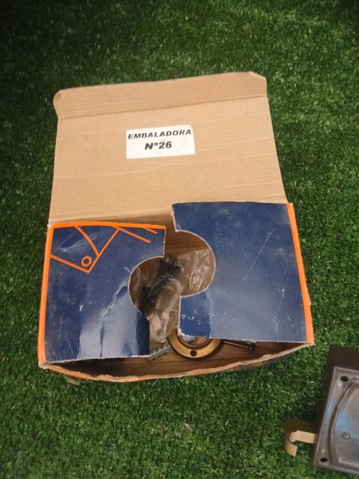 Fechedura nova nunca usada, como se pode ver nas fotos.