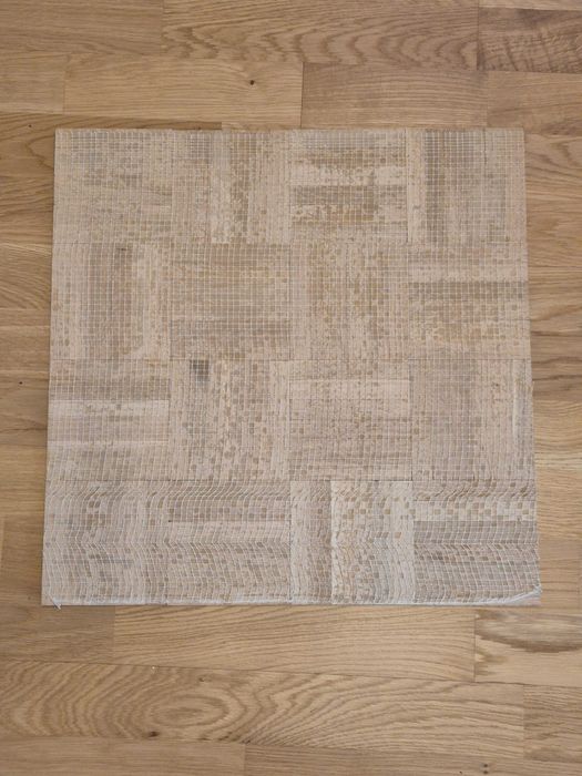 Mozaika dębowa na siatce