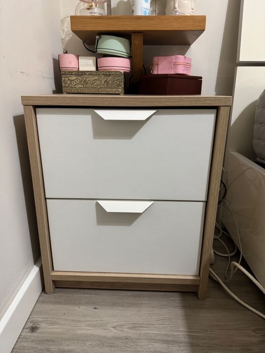 Cama de casal 140x190cm com arrumação + colchão + mesinha