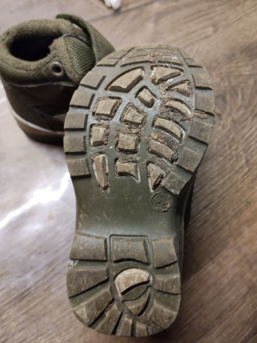 Теплі кросівки на осінь