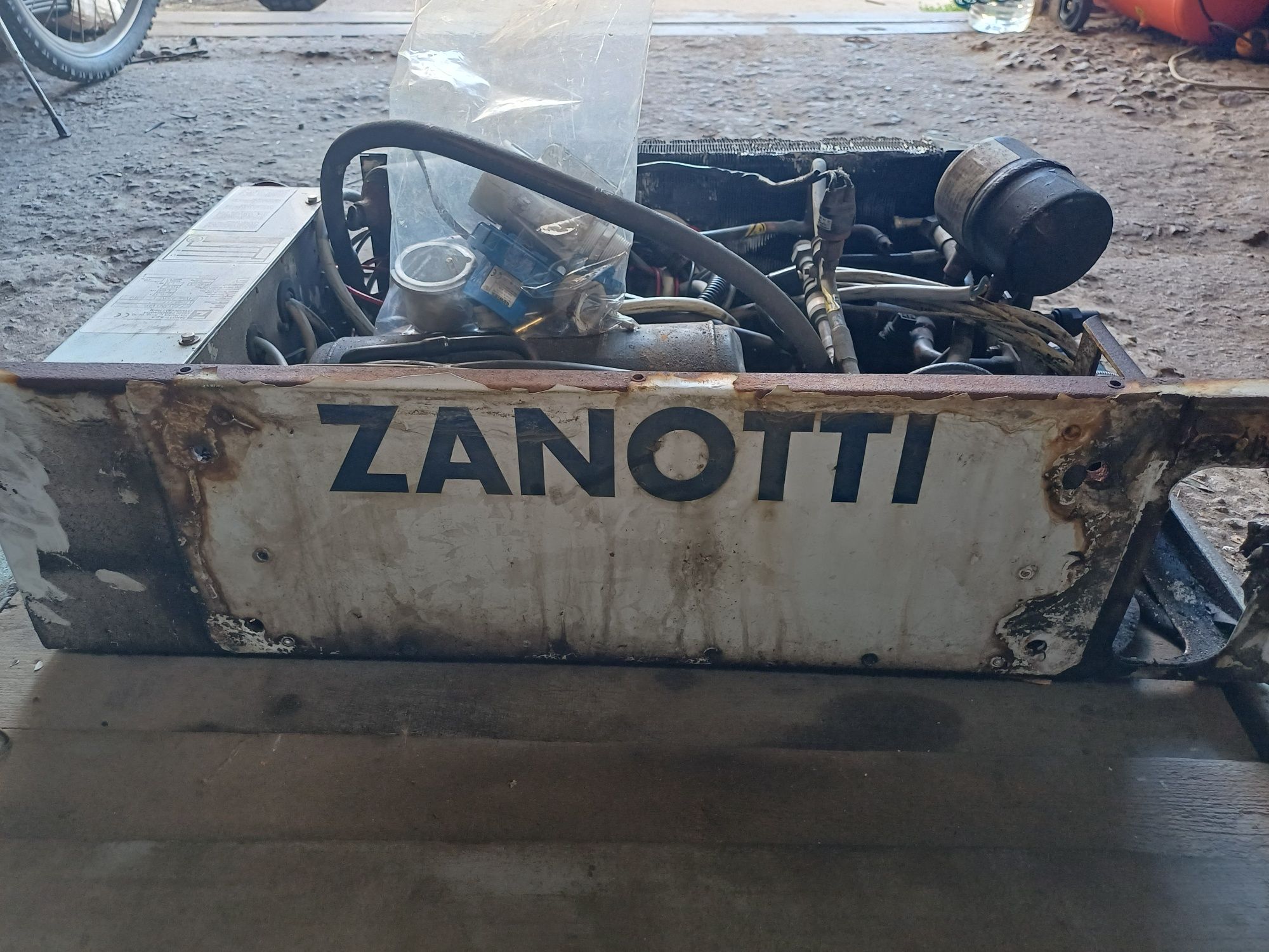 Продам холодильник установку  на ванннннн авто ( РЕФ ) ZANOTTI 24 V