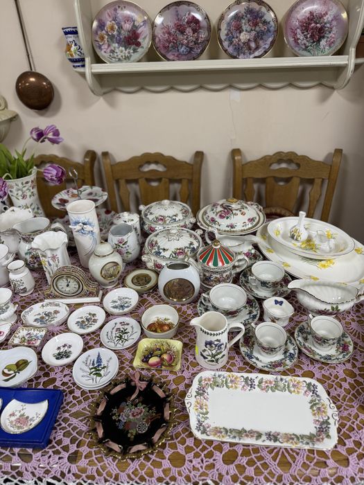 Колекційний посуд з Англіі в наявномті