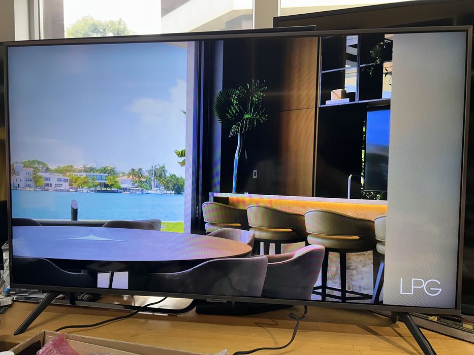 Телевізор 43” 4K Samsung UE43TU7100UXUA, Smart TV.