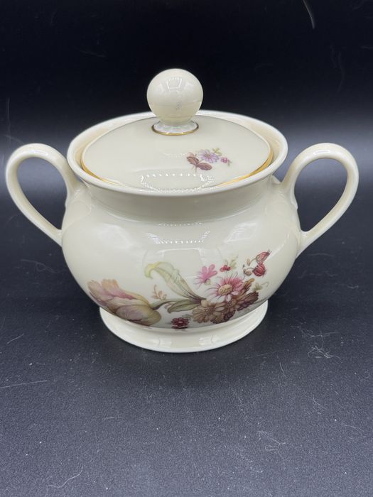 Porcelanowa cukiernica