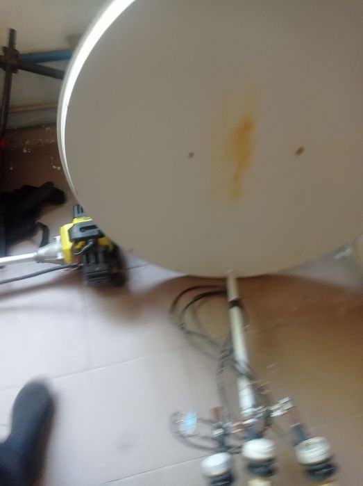 Супутникова антена на 3 головки