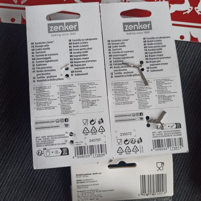 Zestaw świąteczny. Puszka na ciasto + foremki do ciastek i mafinek