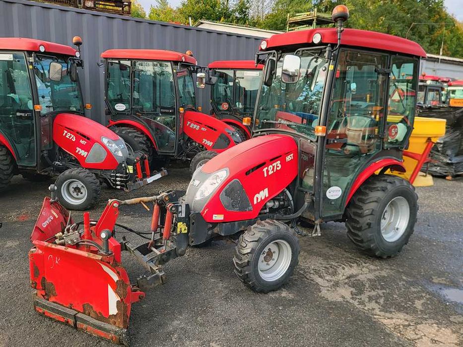 Ciągnik komunalny TYM T273 HST automat z pługiem V i posypywarką