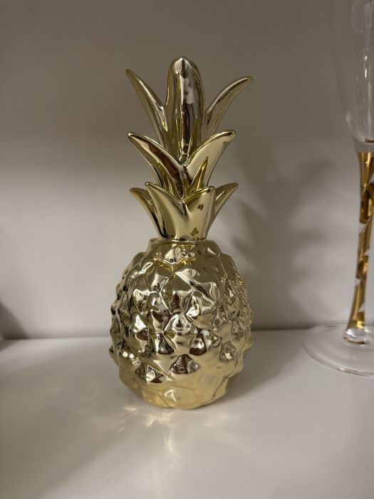 Ozdoba złota ananas stylowy wystroj pokoju salon dekoracja